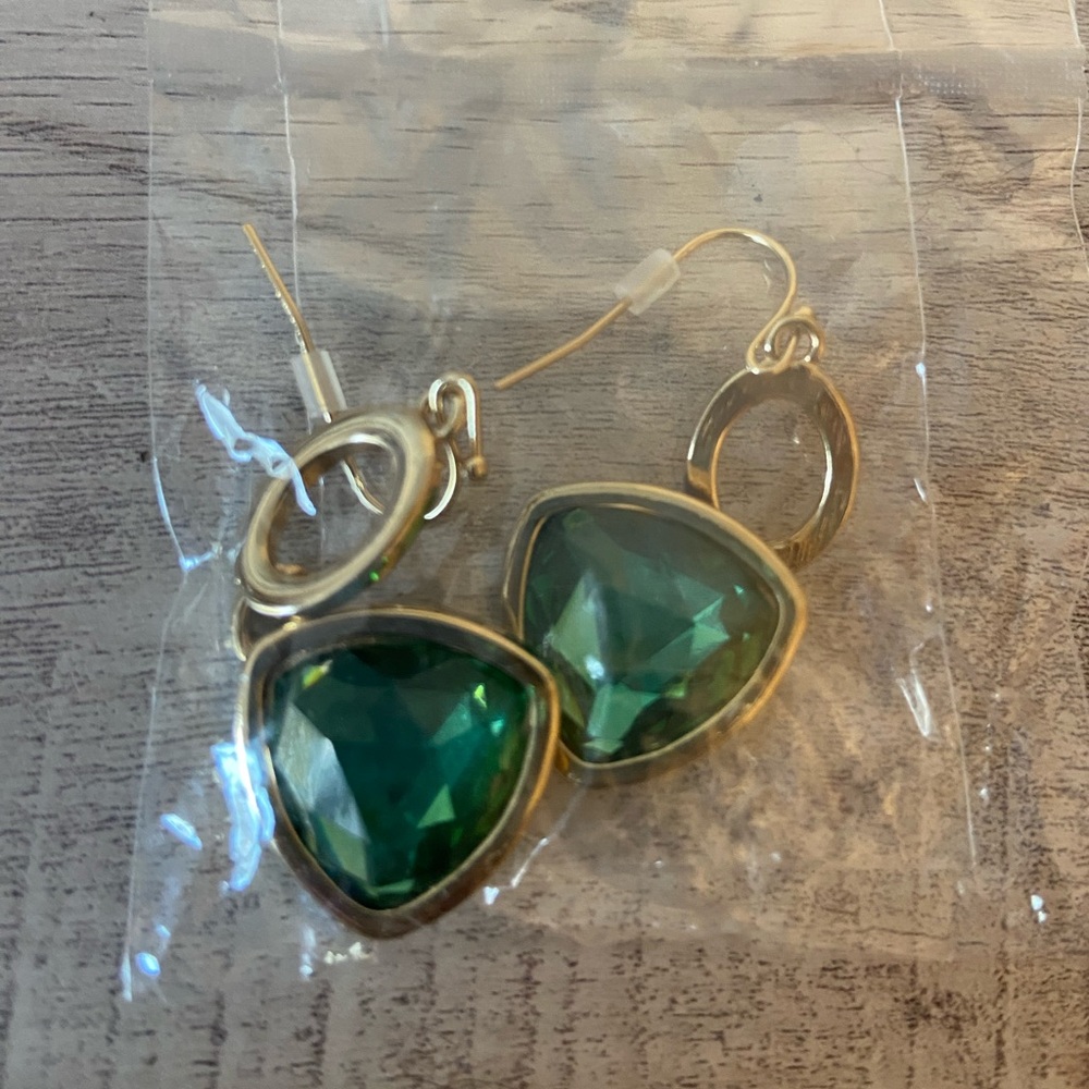 Vintage Emerald Green Glass and Gold Tone Drop Hook Earrings
